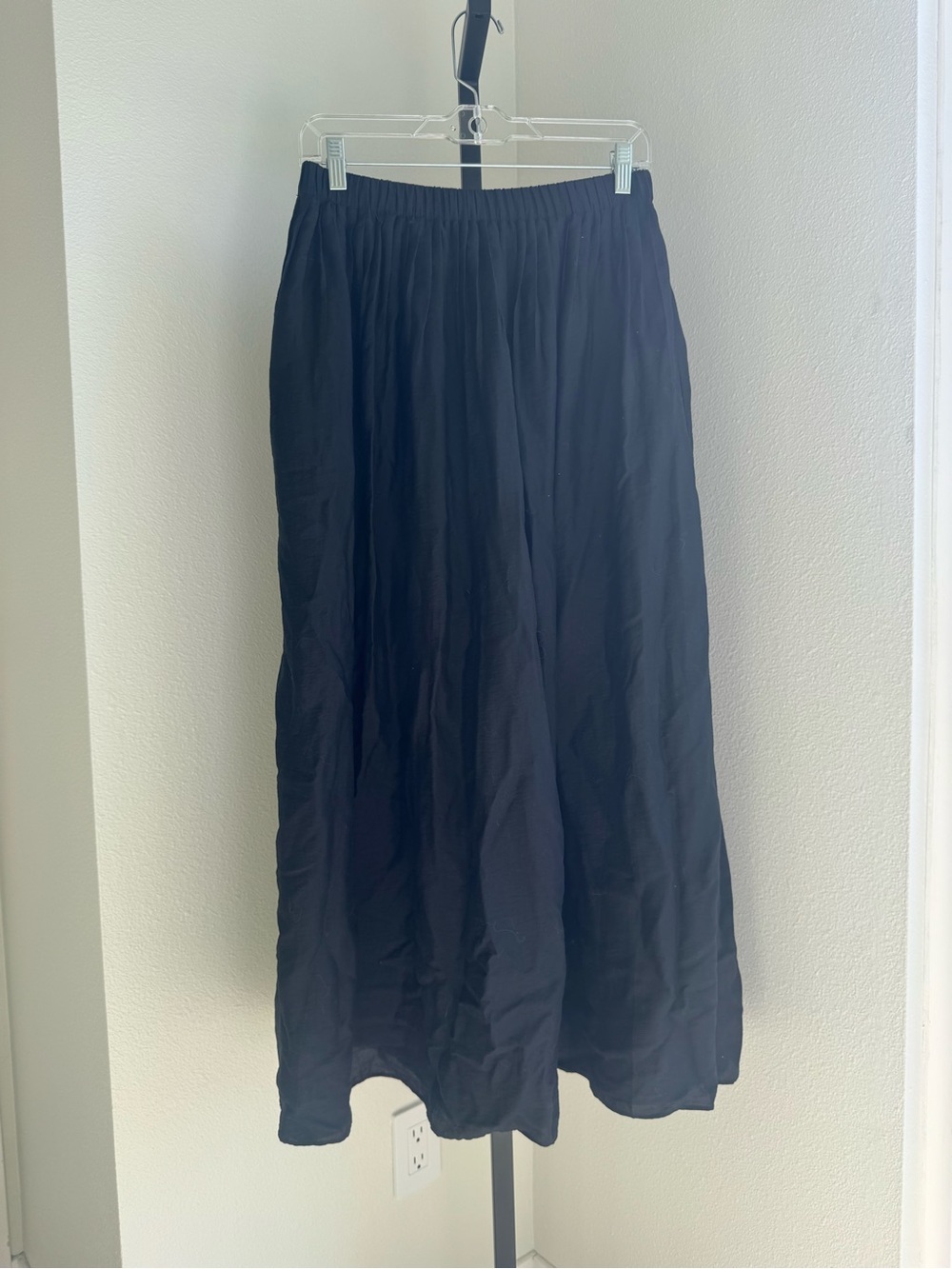 Black Women's Elastic-Waist Maxi Skirt
